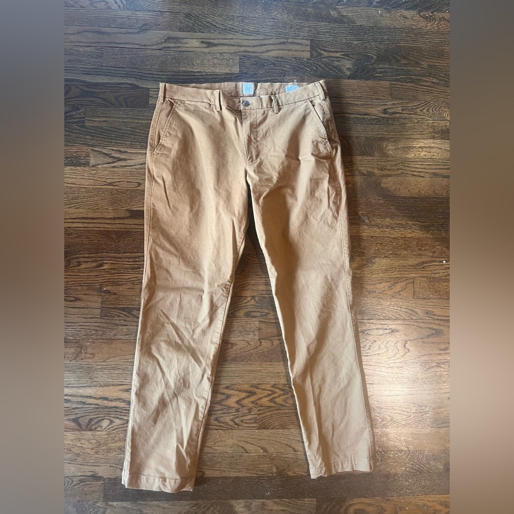 Gap Men’s 36x32 Essential Khaki Slim